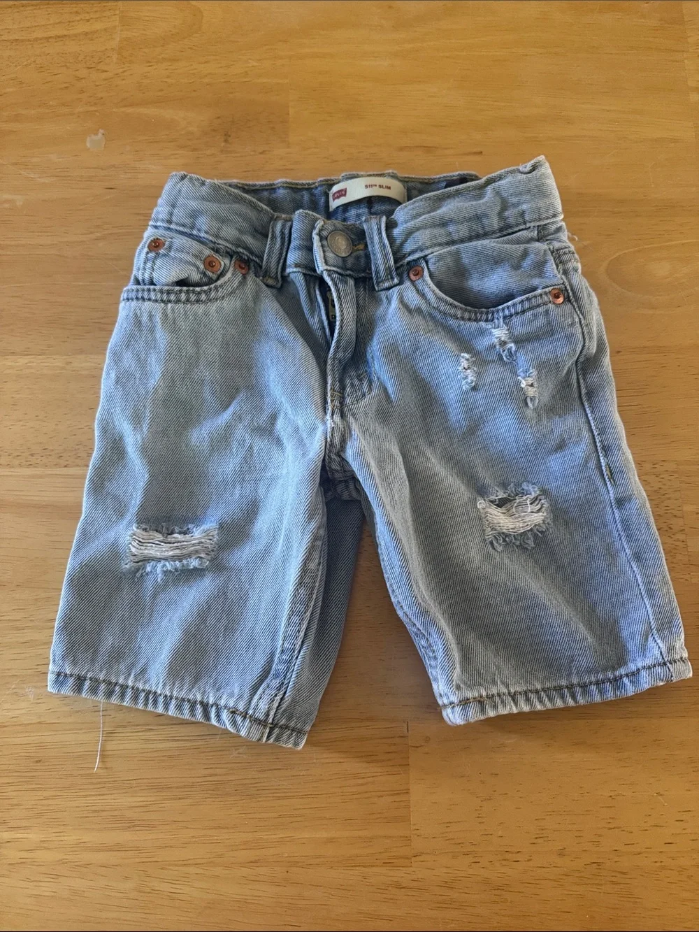 Boys light wash Levi’s denim shorts